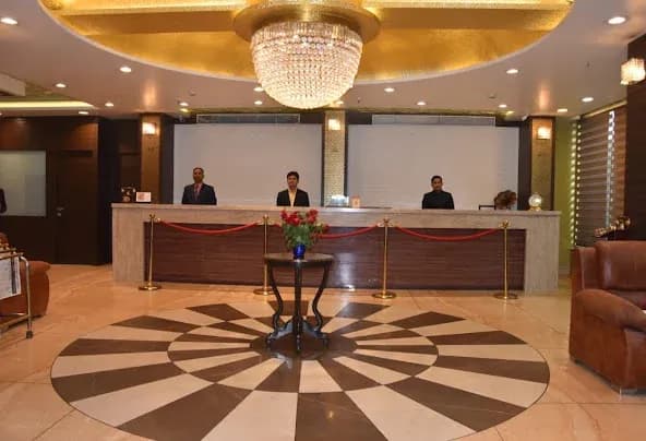 Hotel Amalfi Grand - Hotel in Ambedkar Path, opp. Pillar no. - 4, behind Tanishq/SBI Bank, Rukanpura, Patna, Bihar 800014, India